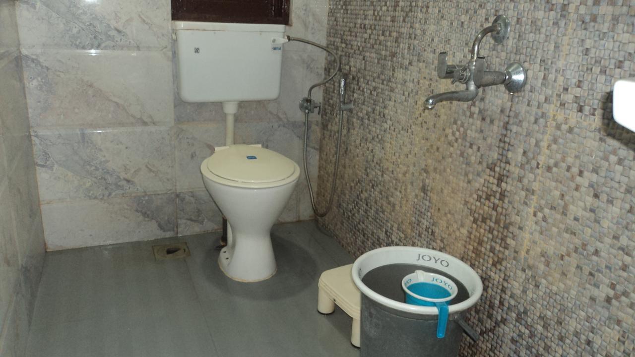 Benazeer Hotel ムンバイ エクステリア 写真