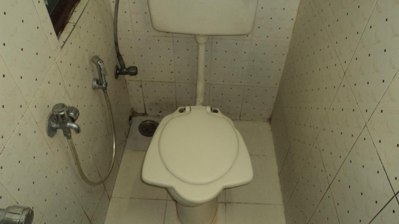 Benazeer Hotel ムンバイ エクステリア 写真
