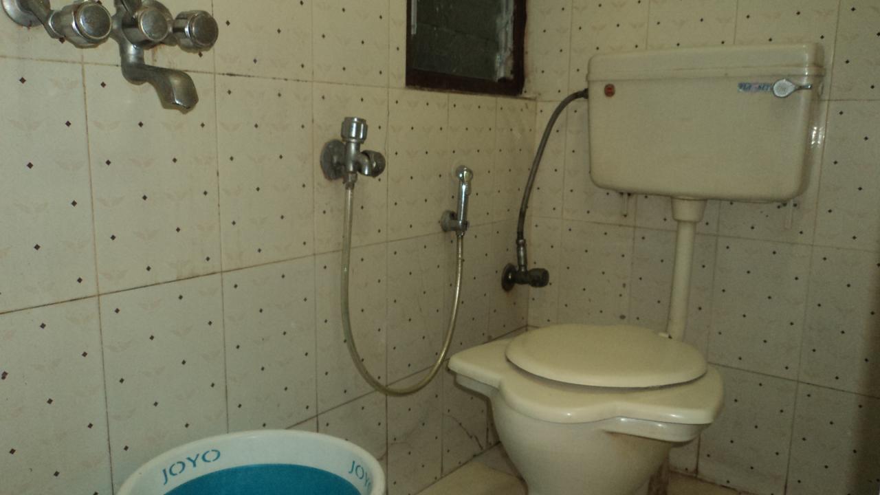 Benazeer Hotel ムンバイ エクステリア 写真