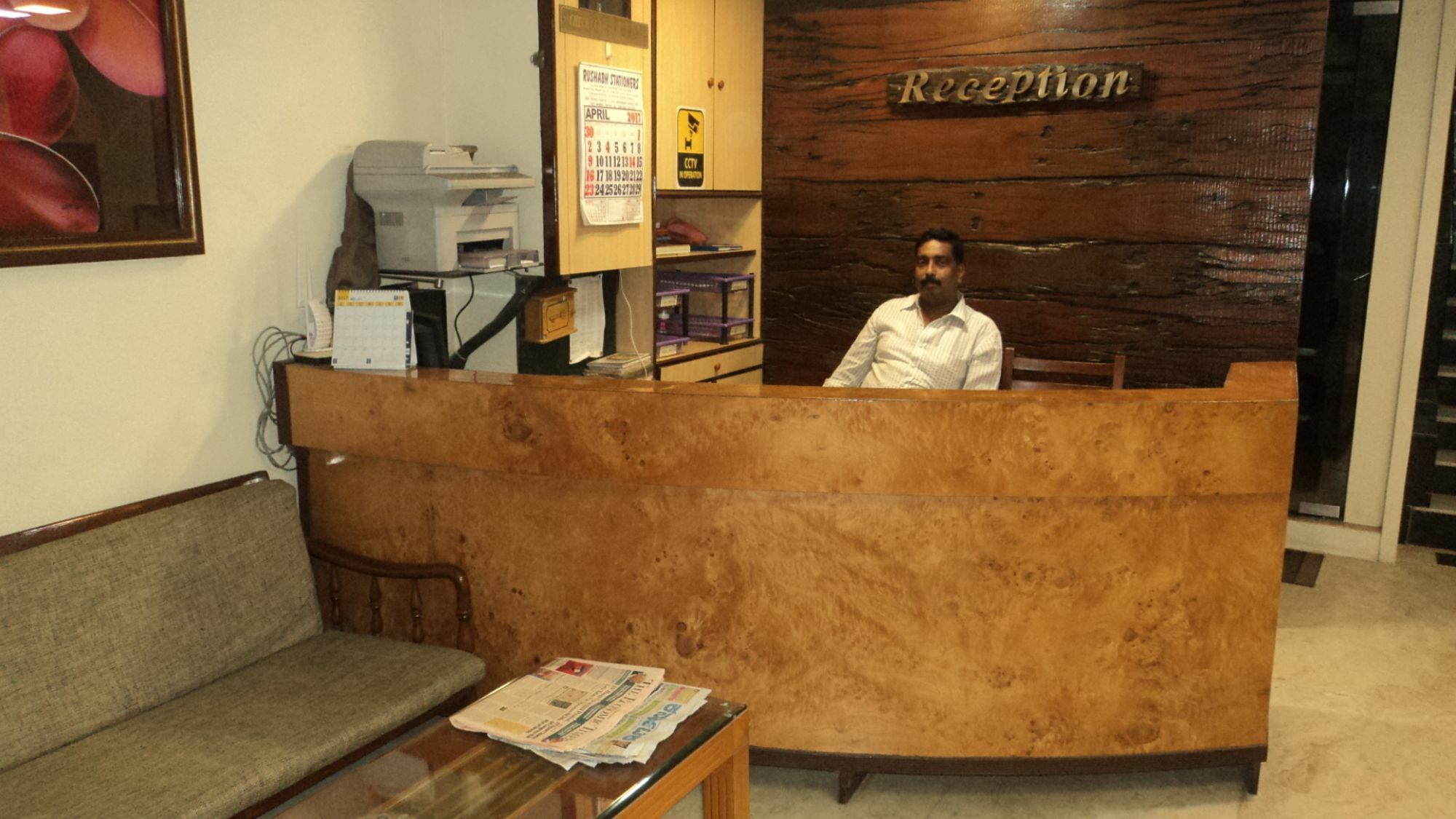 Benazeer Hotel ムンバイ エクステリア 写真
