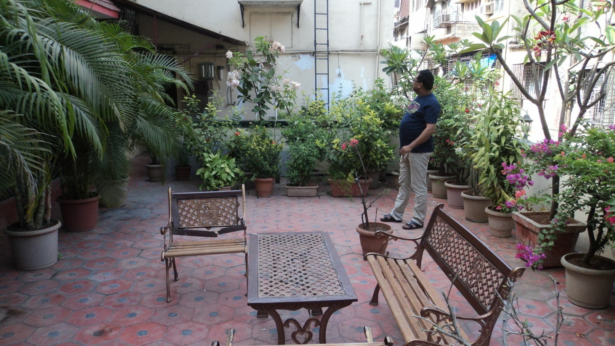 Benazeer Hotel ムンバイ エクステリア 写真