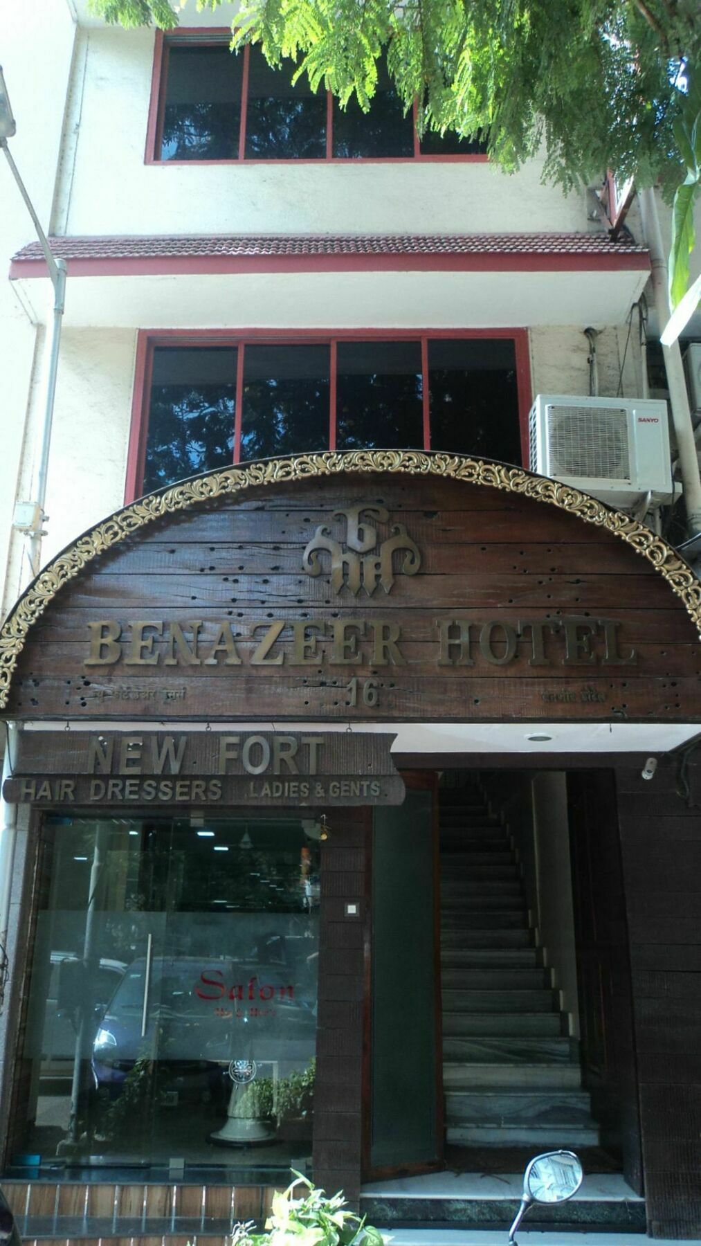 Benazeer Hotel ムンバイ エクステリア 写真